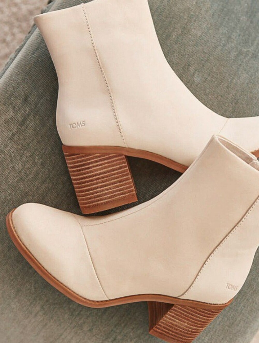 New Toms Women's Evelyn Stacked Block Heel Tassel Booties - Sand Dune Suede